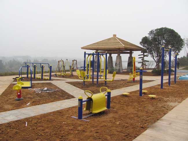岳阳市平江县汨罗江风光带案例,湖南室外健身器材,湖南室外休闲椅,湖南儿童滑梯,湖南运动场地,长沙人造草皮,长沙室内外运动地板,长沙球场围栏,长沙室外健身器材,长沙室外休闲椅,长沙儿童滑梯,长沙运动场地,长沙多威体育用品有限公司