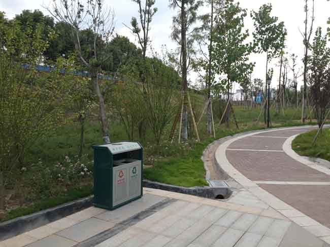平江风光带高档垃圾桶案例,湖南室外健身器材,湖南室外休闲椅,湖南儿童滑梯,湖南运动场地,长沙人造草皮,长沙室内外运动地板,长沙球场围栏,长沙室外健身器材,长沙室外休闲椅,长沙儿童滑梯,长沙运动场地,长沙多威体育用品有限公司