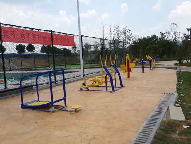 平江风光带第四期工程健身器材案例,湖南室外健身器材,湖南室外休闲椅,湖南儿童滑梯,湖南运动场地,长沙人造草皮,长沙室内外运动地板,长沙球场围栏,长沙室外健身器材,长沙室外休闲椅,长沙儿童滑梯,长沙运动场地,长沙多威体育用品有限公司