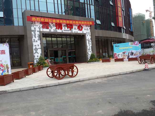 长沙玛丽的花园花箱花车花池实例,湖南室外健身器材,湖南室外休闲椅,湖南儿童滑梯,湖南运动场地,长沙人造草皮,长沙室内外运动地板,长沙球场围栏,长沙室外健身器材,长沙室外休闲椅,长沙儿童滑梯,长沙运动场地,长沙多威体育用品有限公司