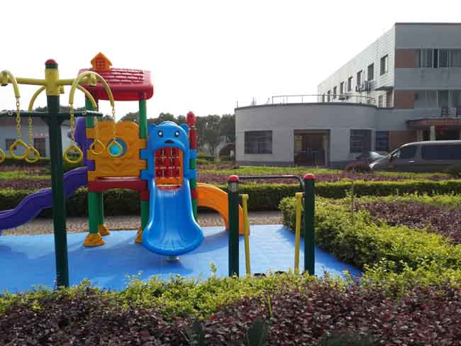 G4高速昭山服务区儿童乐园实例,湖南室外健身器材,湖南室外休闲椅,湖南儿童滑梯,湖南运动场地,长沙人造草皮,长沙室内外运动地板,长沙球场围栏,长沙室外健身器材,长沙室外休闲椅,长沙儿童滑梯,长沙运动场地,长沙多威体育用品有限公司