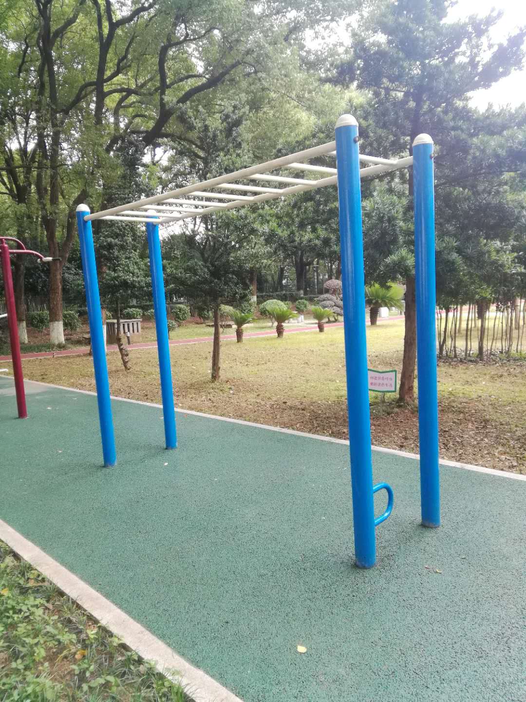 湖南省军区安装实拍,湖南室外健身器材,湖南室外休闲椅,湖南儿童滑梯,湖南运动场地,长沙人造草皮,长沙室内外运动地板,长沙球场围栏,长沙室外健身器材,长沙室外休闲椅,长沙儿童滑梯,长沙运动场地,长沙多威体育用品有限公司