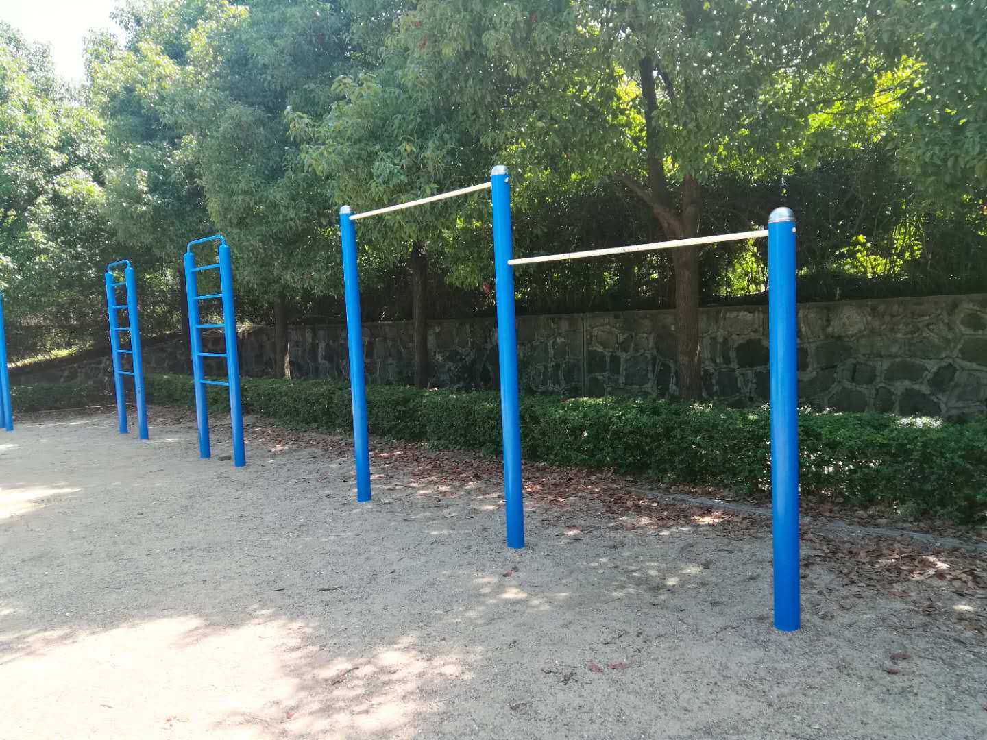 邵阳县石齐学校安装实拍,湖南室外健身器材,湖南室外休闲椅,湖南儿童滑梯,湖南运动场地,长沙人造草皮,长沙室内外运动地板,长沙球场围栏,长沙室外健身器材,长沙室外休闲椅,长沙儿童滑梯,长沙运动场地,长沙多威体育用品有限公司