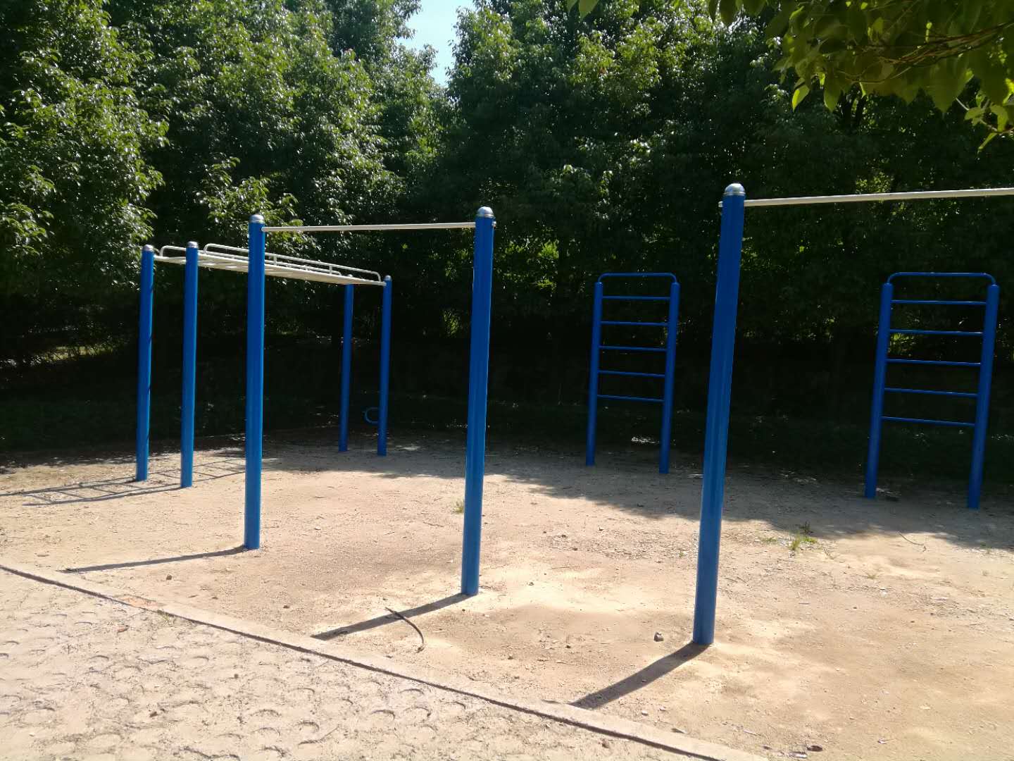 邵阳县石齐学校安装实拍,湖南室外健身器材,湖南室外休闲椅,湖南儿童滑梯,湖南运动场地,长沙人造草皮,长沙室内外运动地板,长沙球场围栏,长沙室外健身器材,长沙室外休闲椅,长沙儿童滑梯,长沙运动场地,长沙多威体育用品有限公司