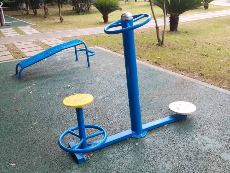 坐立扭腰训练器,湖南室外健身器材,湖南室外休闲椅,湖南儿童滑梯,湖南运动场地,长沙人造草皮,长沙室内外运动地板,长沙球场围栏,长沙室外健身器材,长沙室外休闲椅,长沙儿童滑梯,长沙运动场地,长沙多威体育用品有限公司